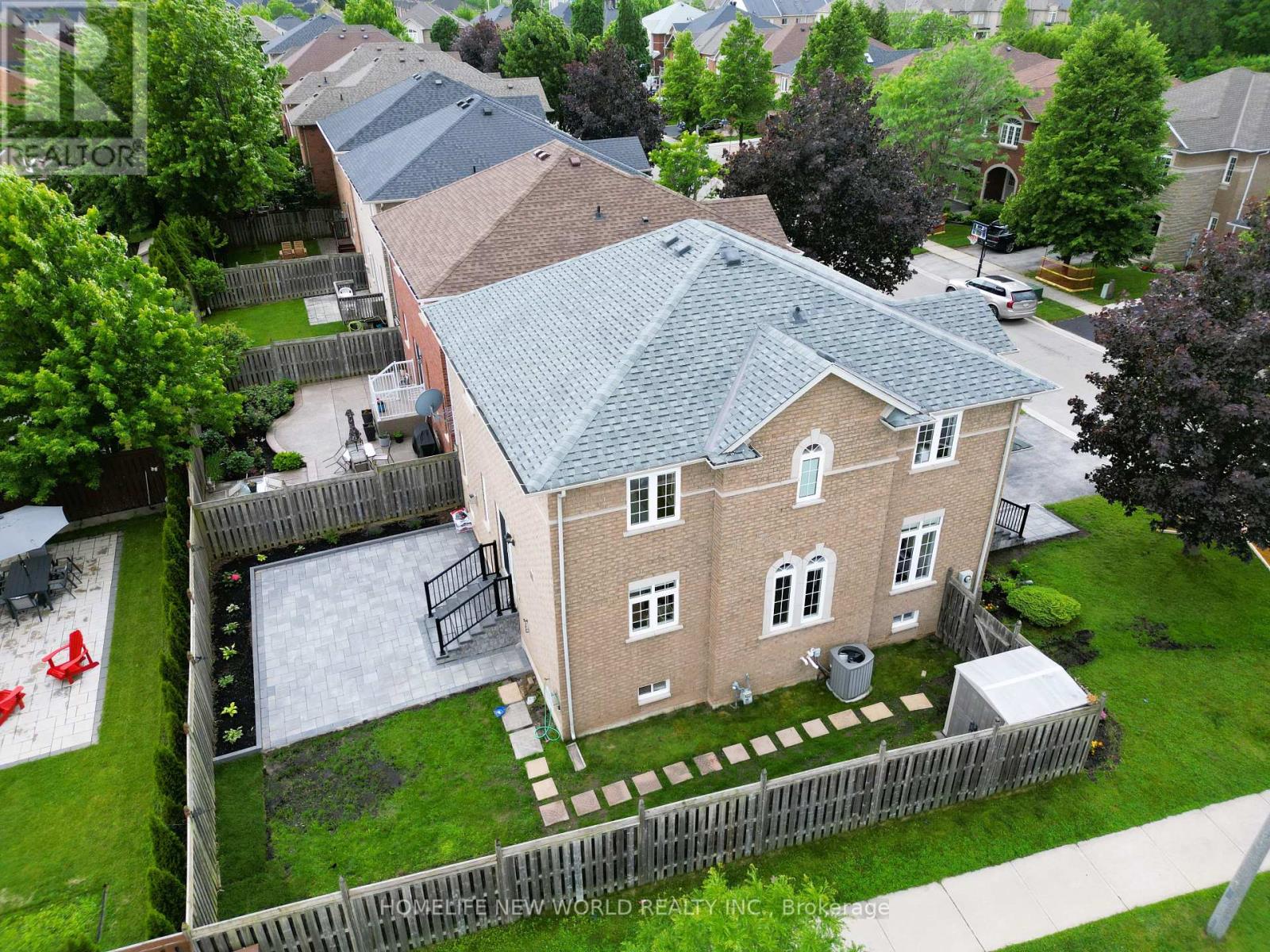 2485 BLUE HOLLY CRESCENT - 3