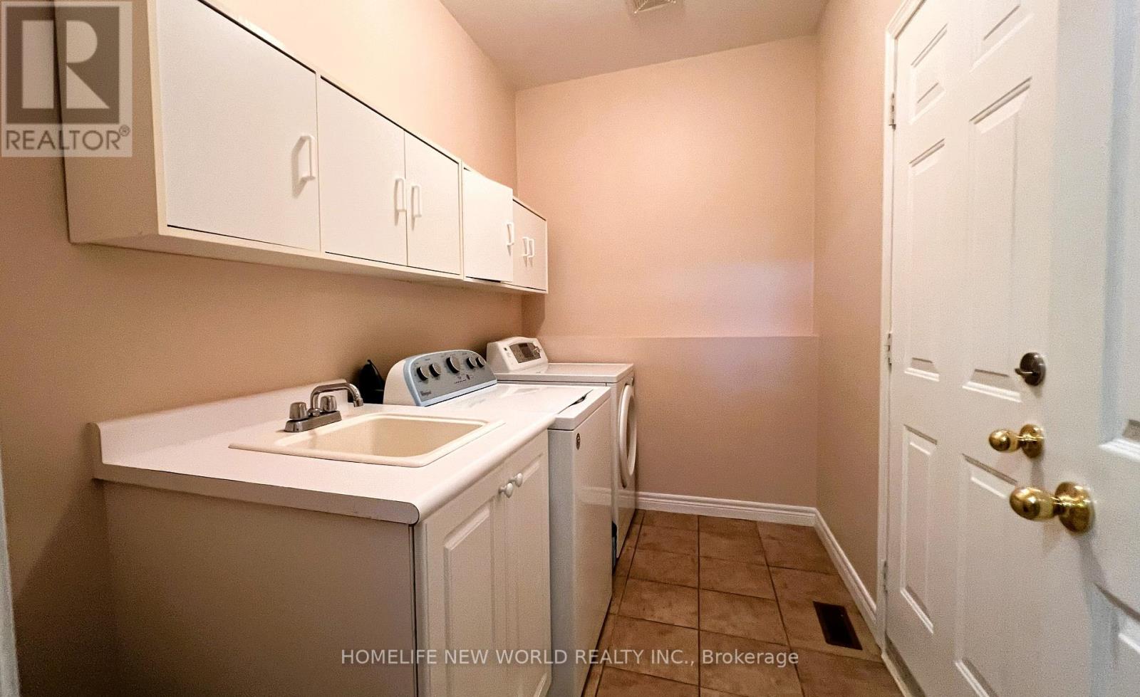 2485 BLUE HOLLY CRESCENT - 12