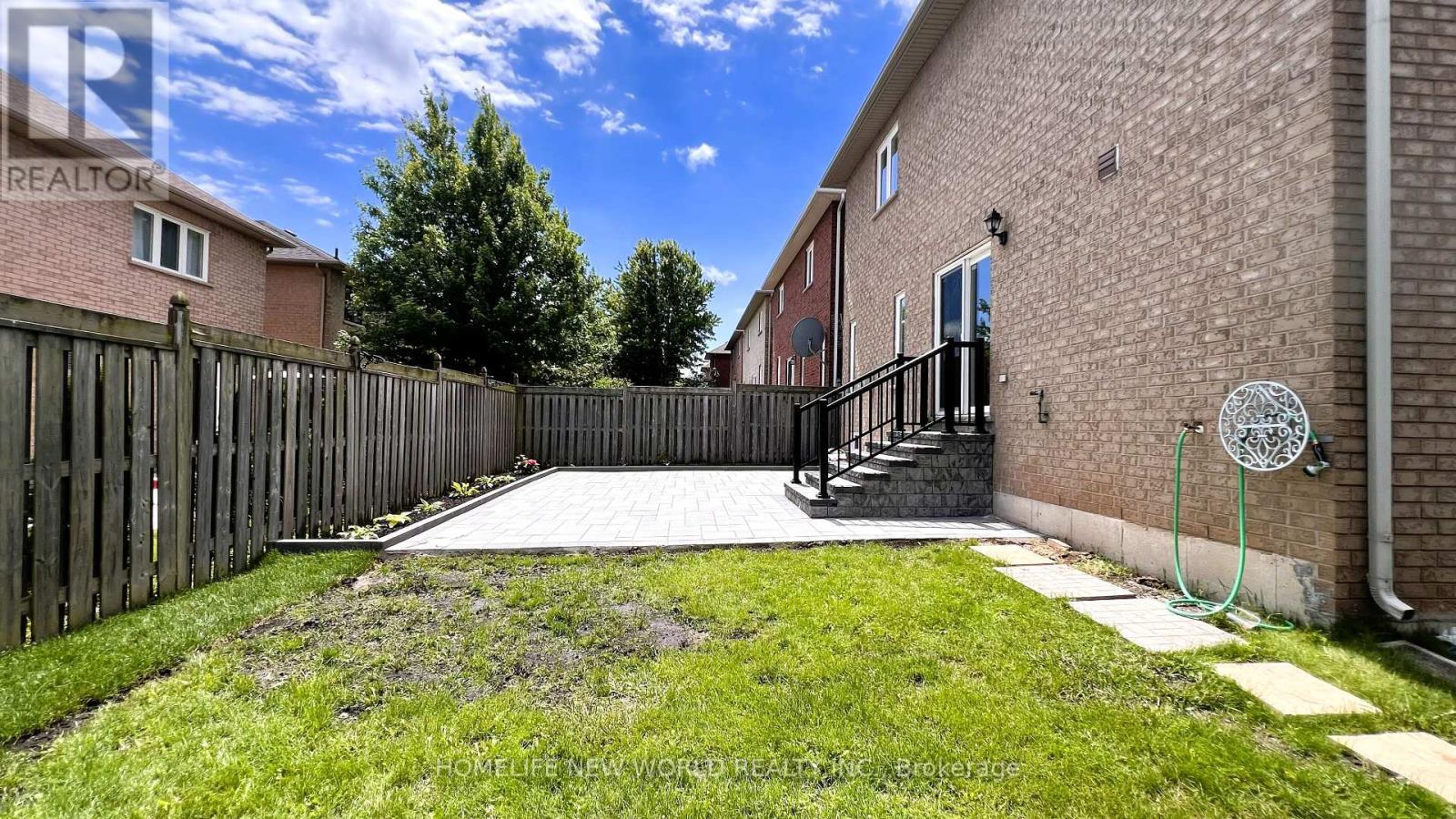 2485 BLUE HOLLY CRESCENT - 30