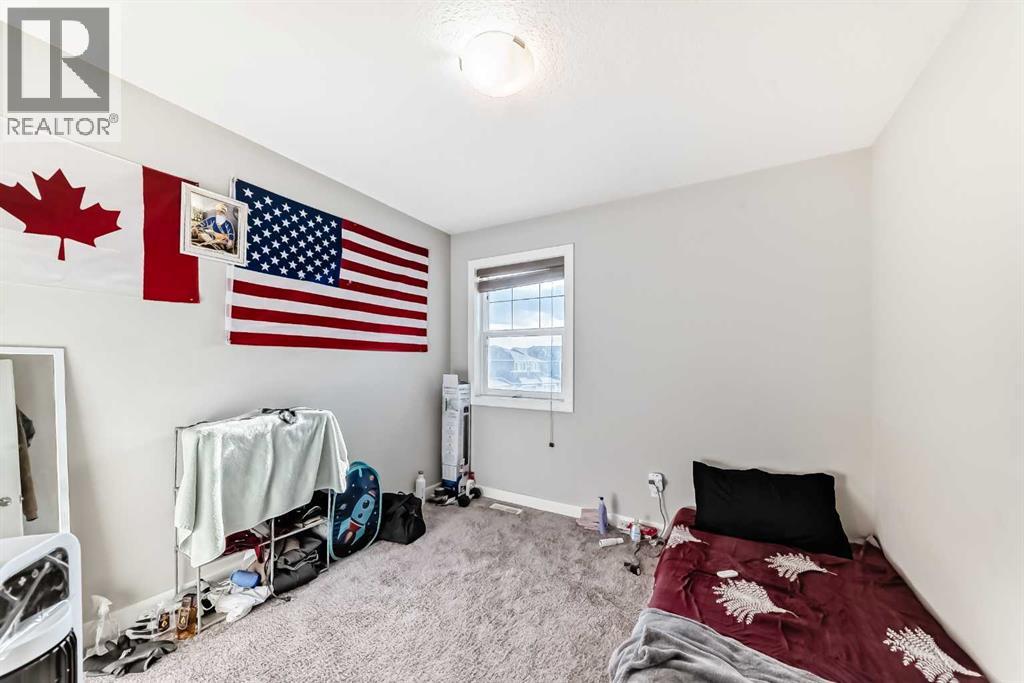 172 Redstone Park NE - 16