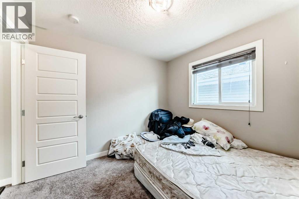 172 Redstone Park NE - 17