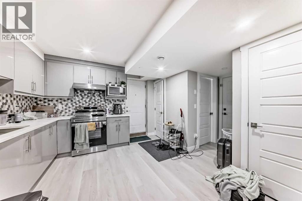 172 Redstone Park NE - 24