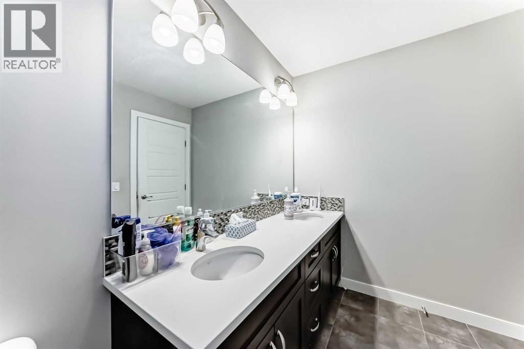 172 Redstone Park NE - 14