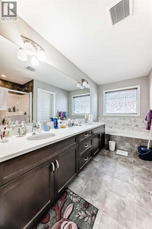 172 Redstone Park NE - 19