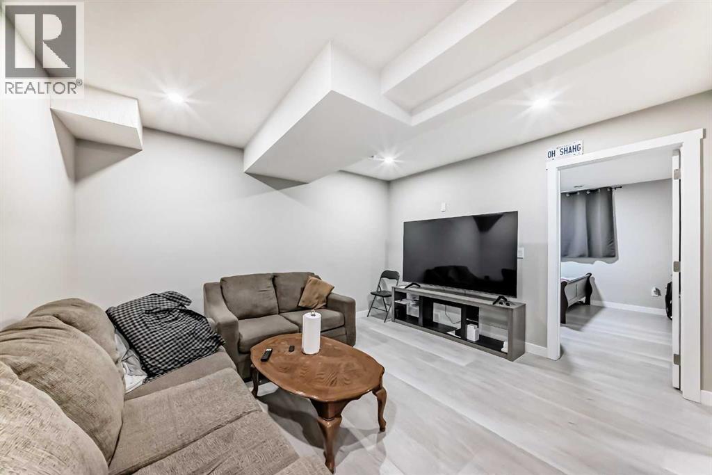 172 Redstone Park NE - 25