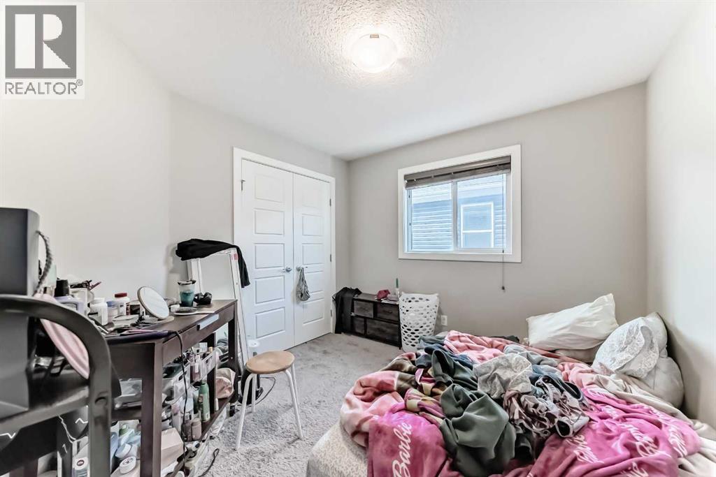 172 Redstone Park NE - 18