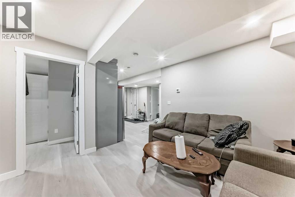 172 Redstone Park NE - 26