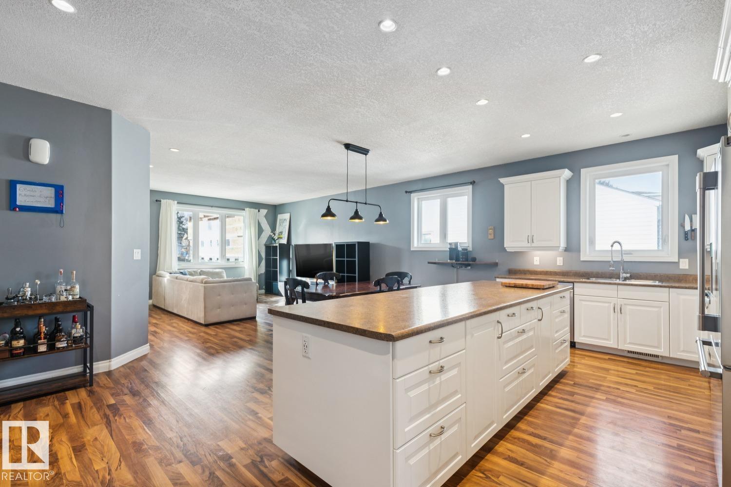 11118 72 AV NW - 11