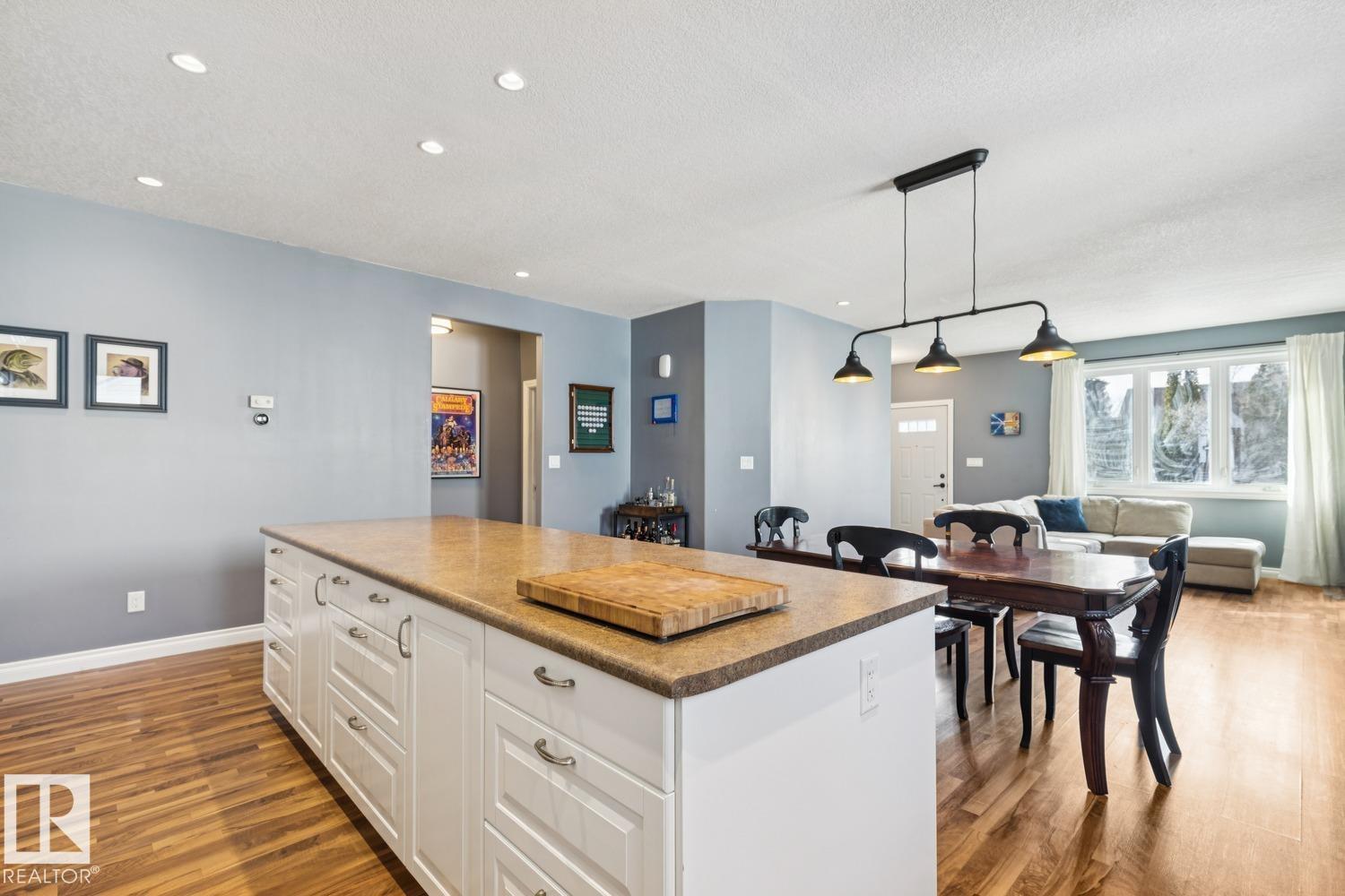 11118 72 AV NW - 13