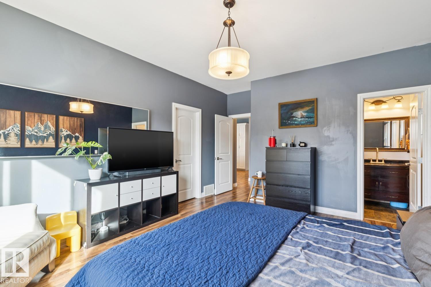 11118 72 AV NW - 15