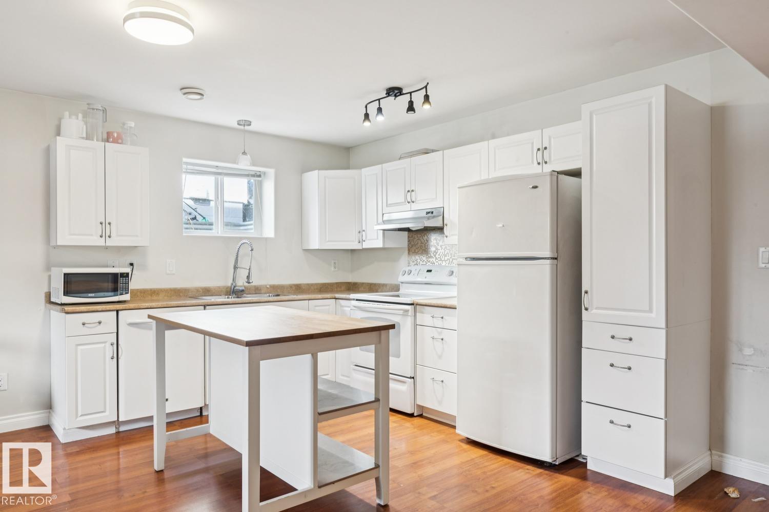 11118 72 AV NW - 26