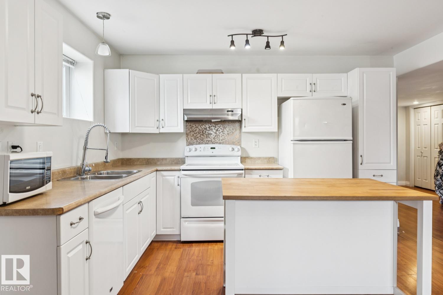 11118 72 AV NW - 27