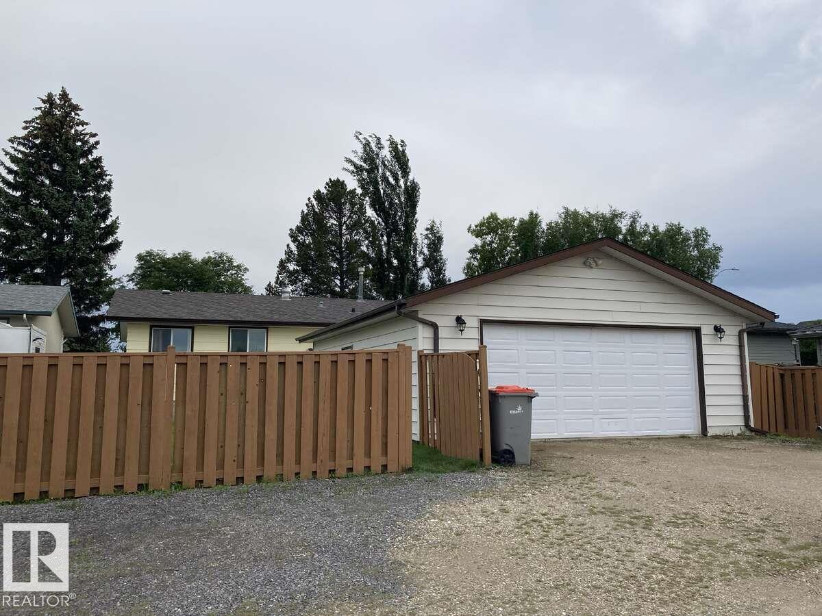 4321 41 AV — photo 32