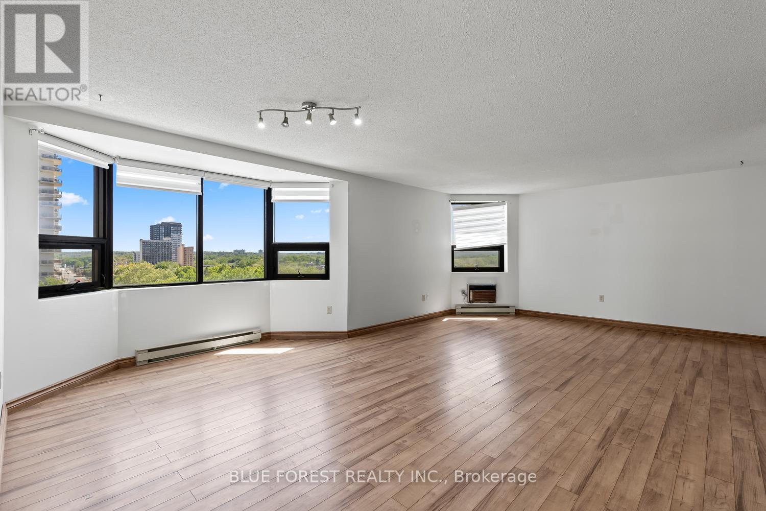 #702 549 RIDOUT STREET N - 12
