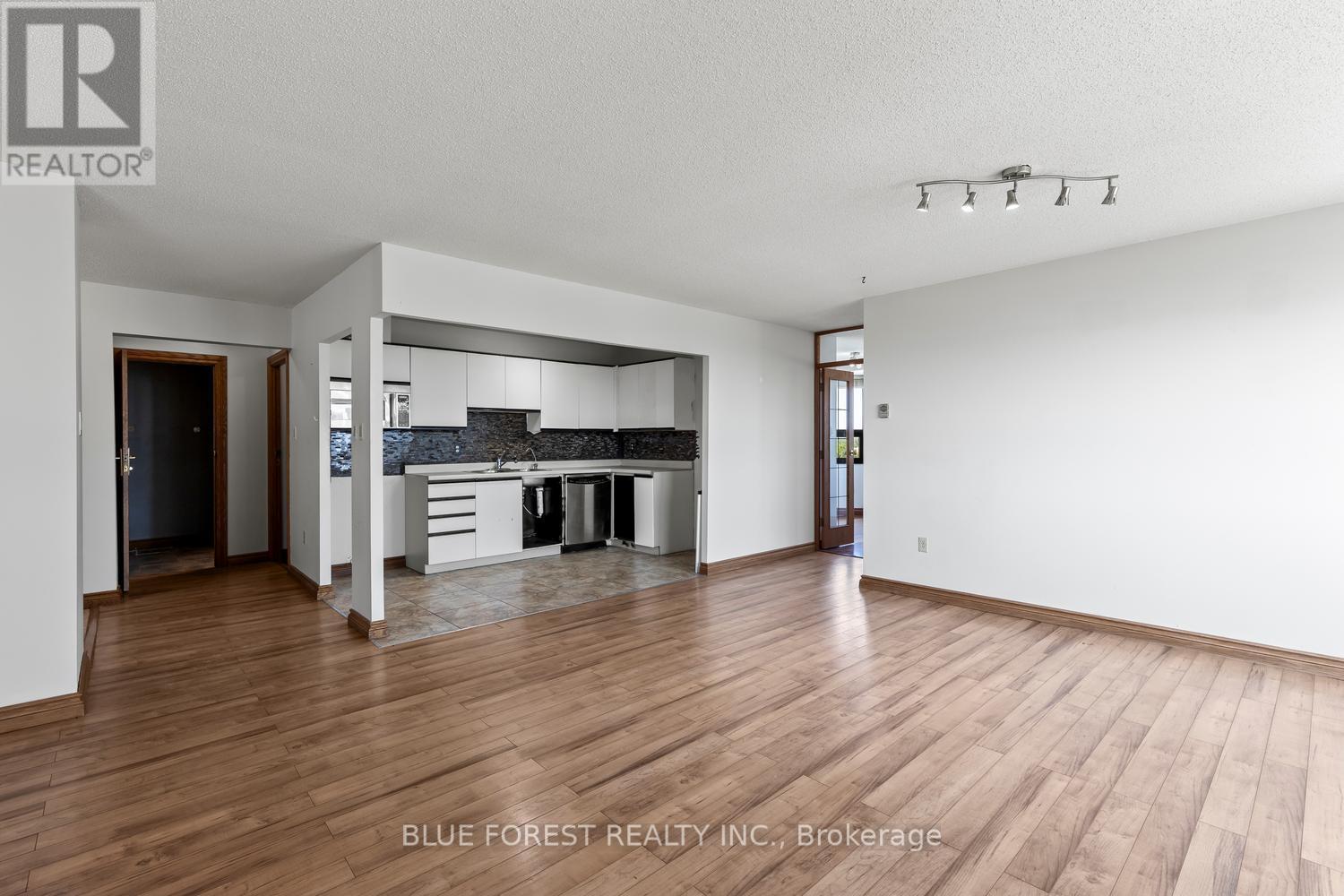 #702 549 RIDOUT STREET N - 13