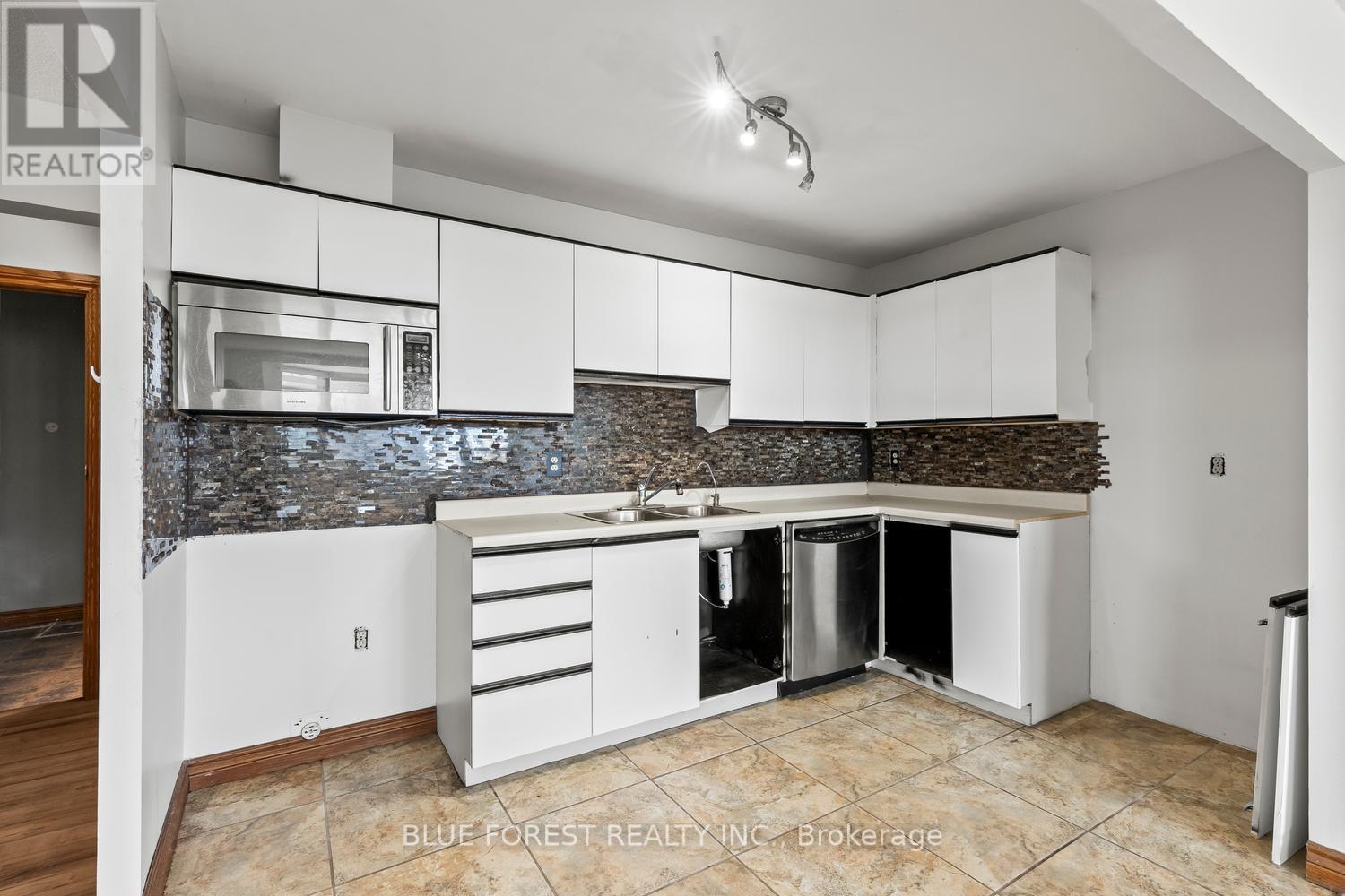 #702 549 RIDOUT STREET N - 14