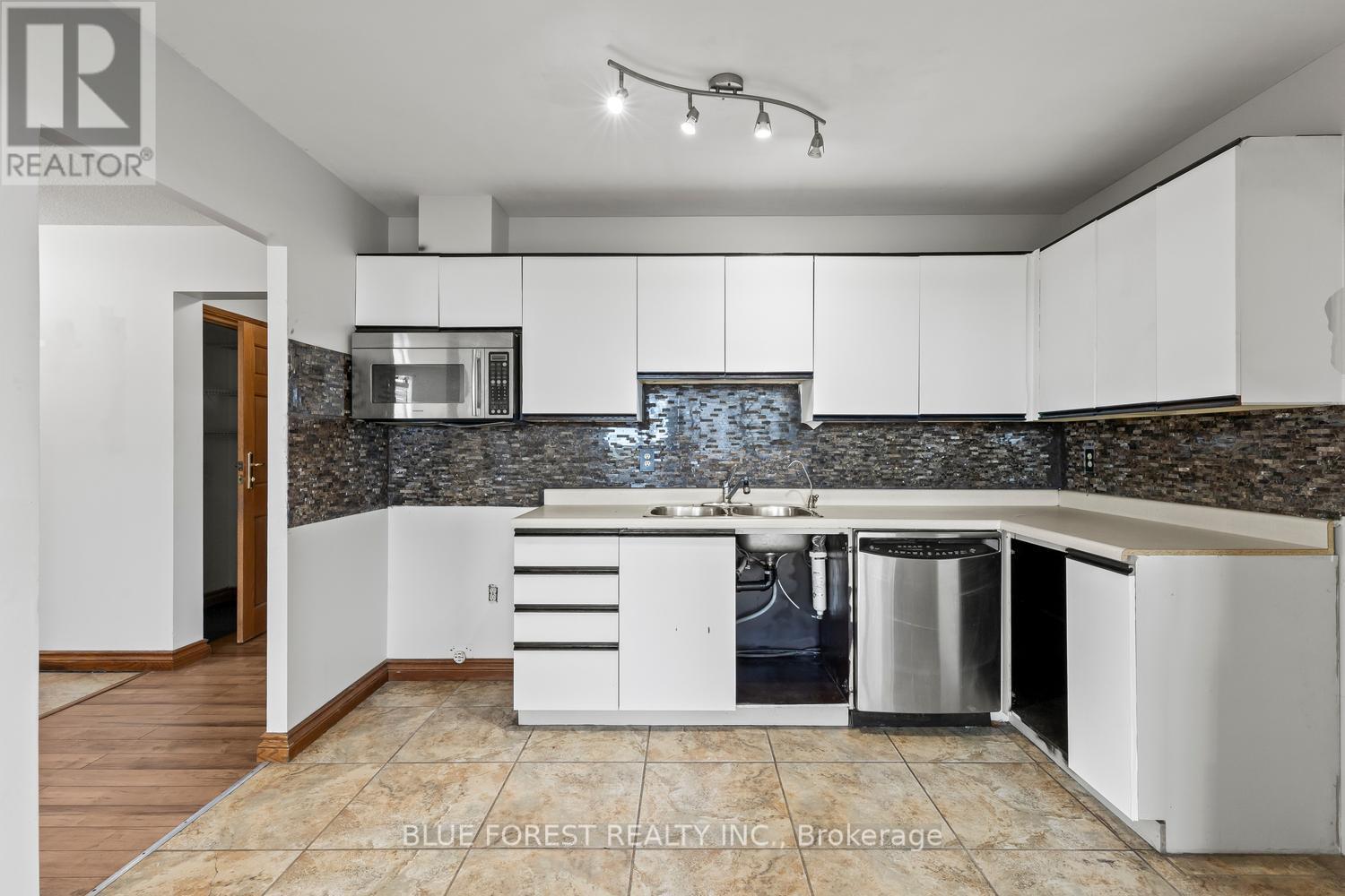 #702 549 RIDOUT STREET N - 15
