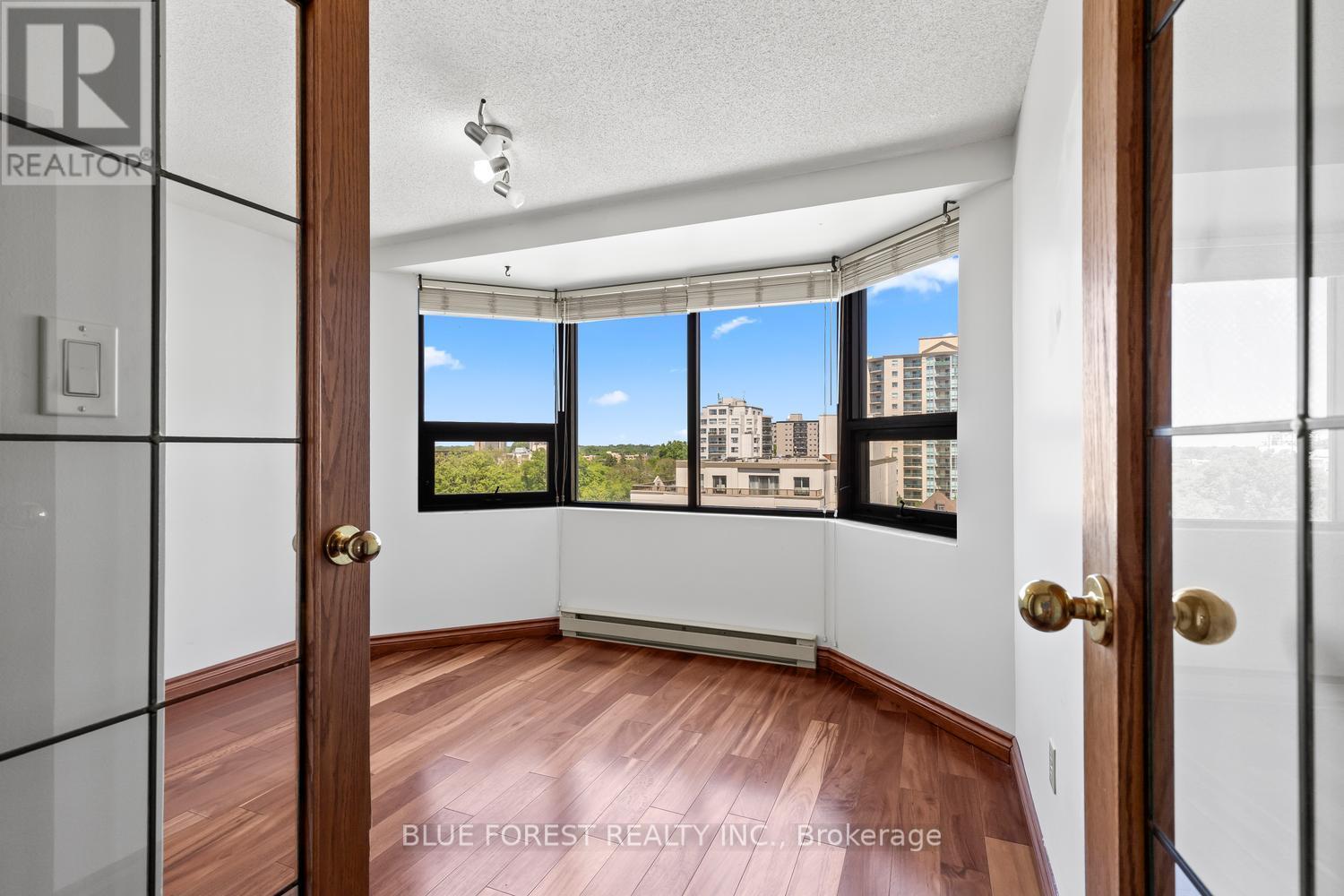 #702 549 RIDOUT STREET N - 18