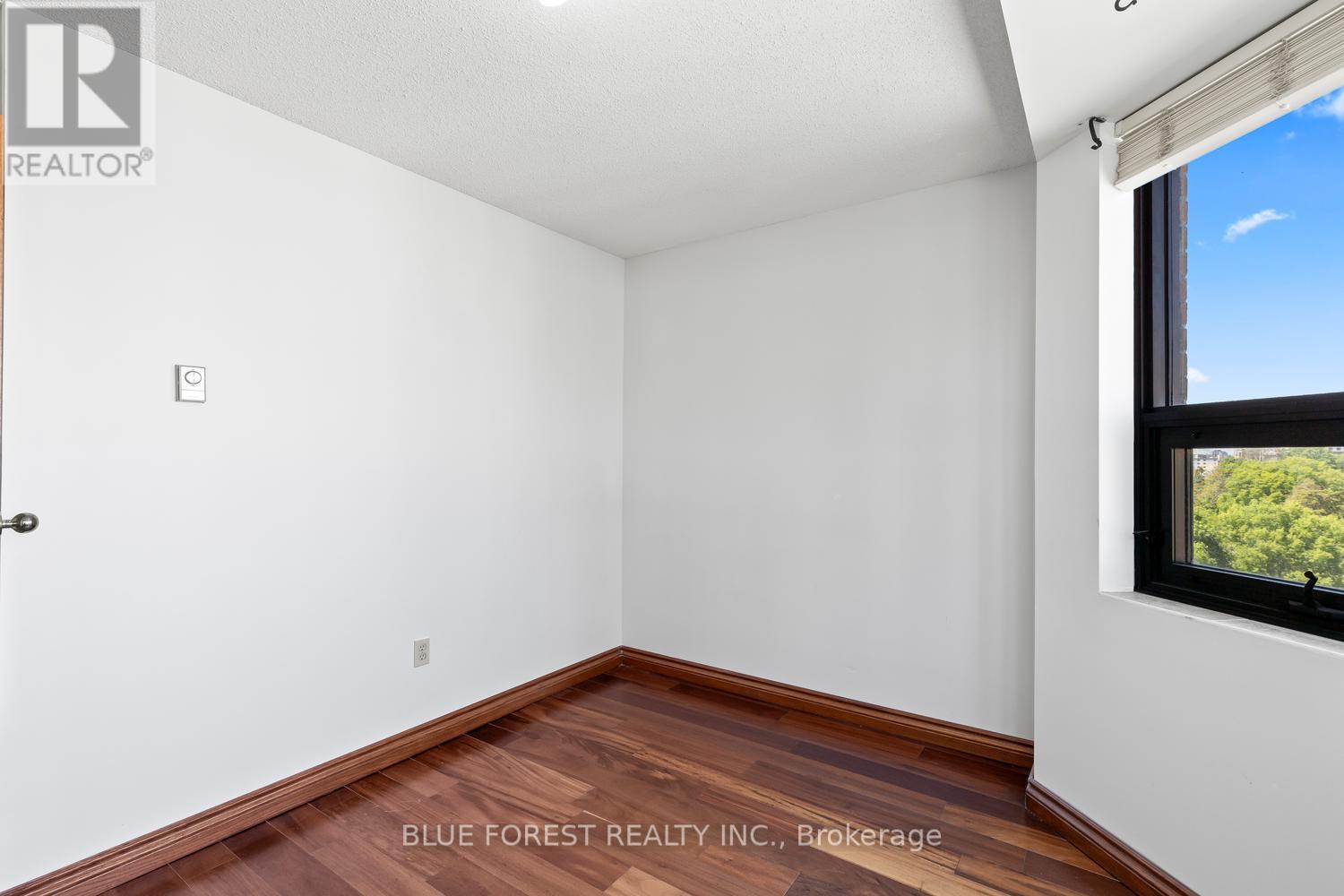 #702 549 RIDOUT STREET N - 19