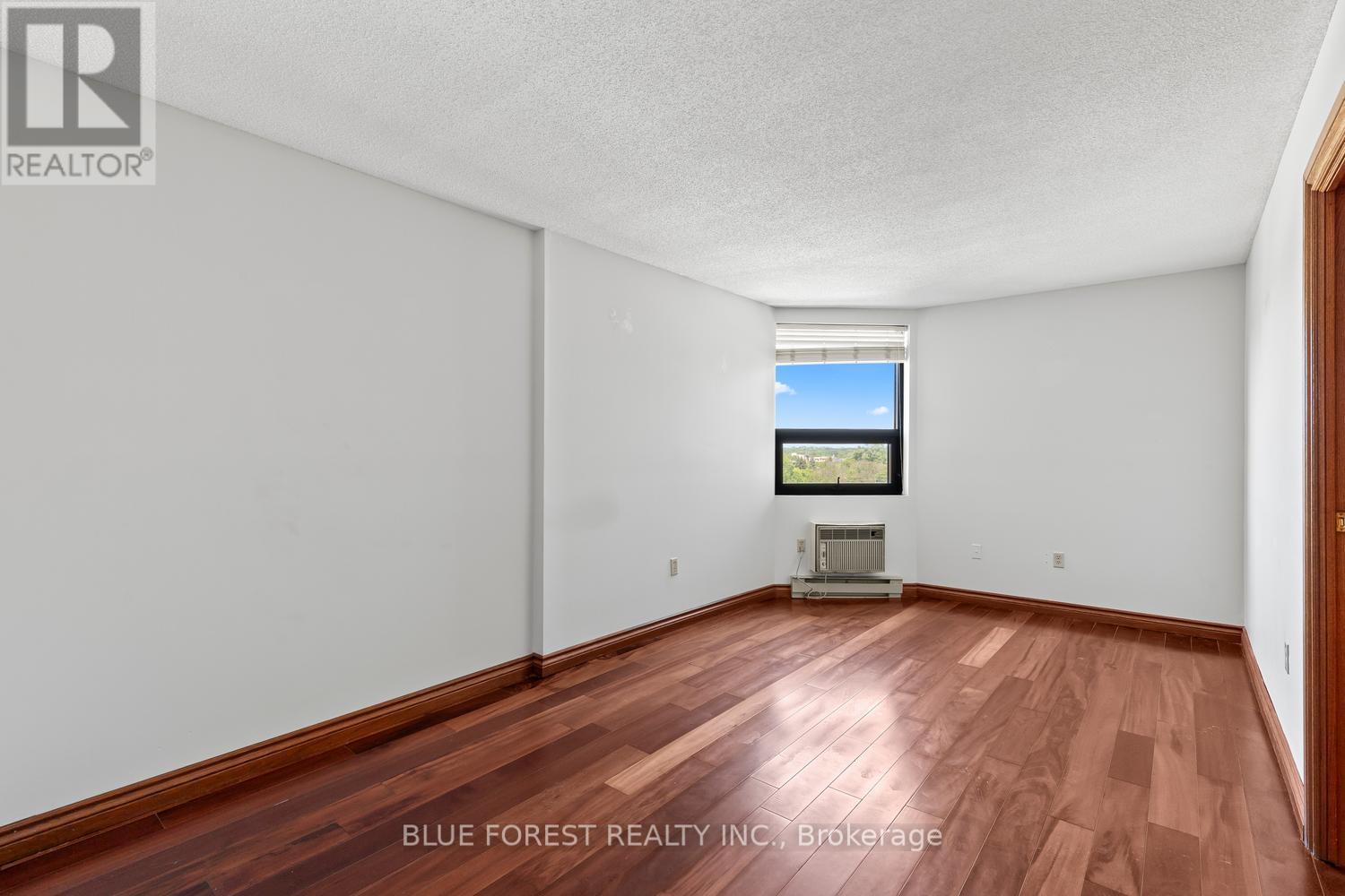 #702 549 RIDOUT STREET N - 20