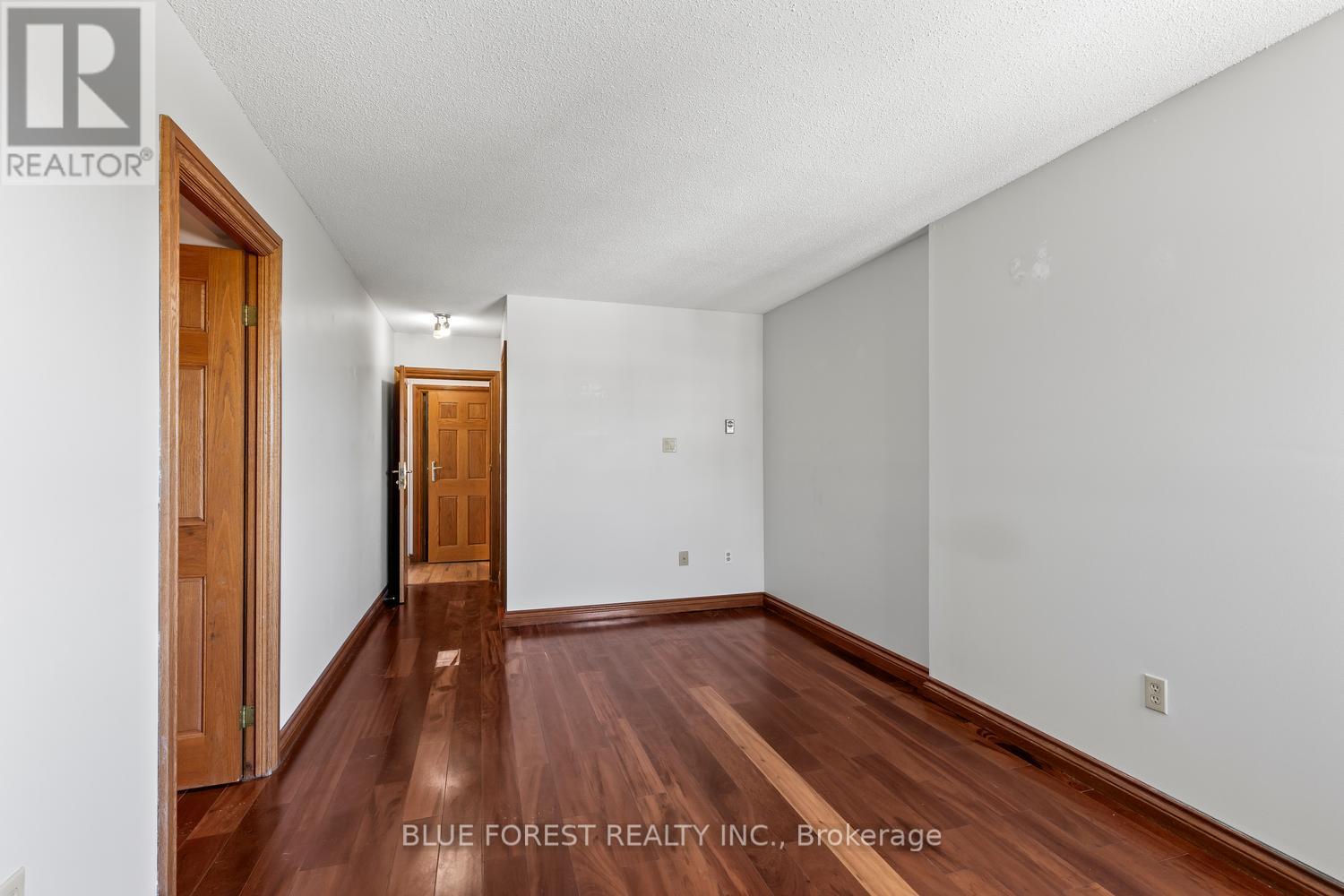 #702 549 RIDOUT STREET N - 21