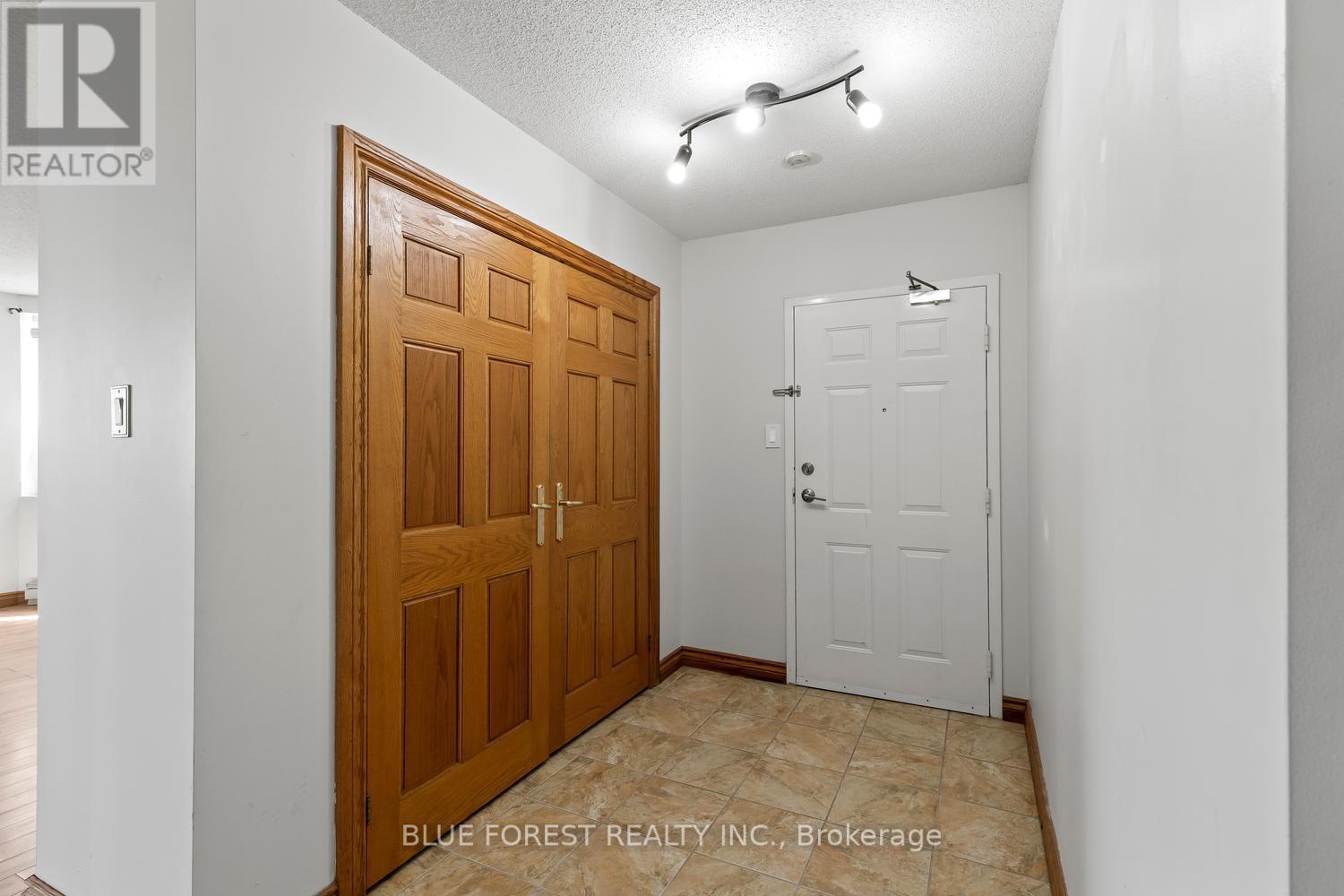 #702 549 RIDOUT STREET N - 8