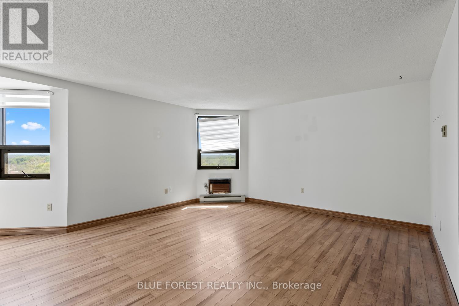 #702 549 RIDOUT STREET N - 9