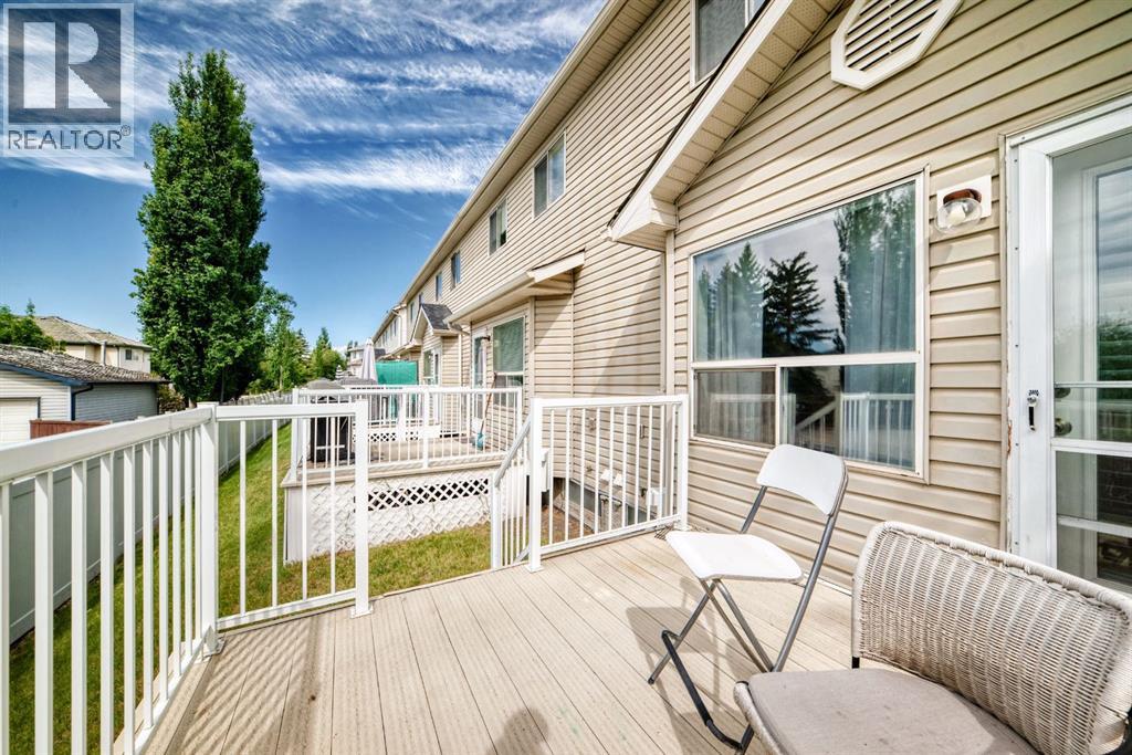 325 Mt Douglas Manor SE - 12