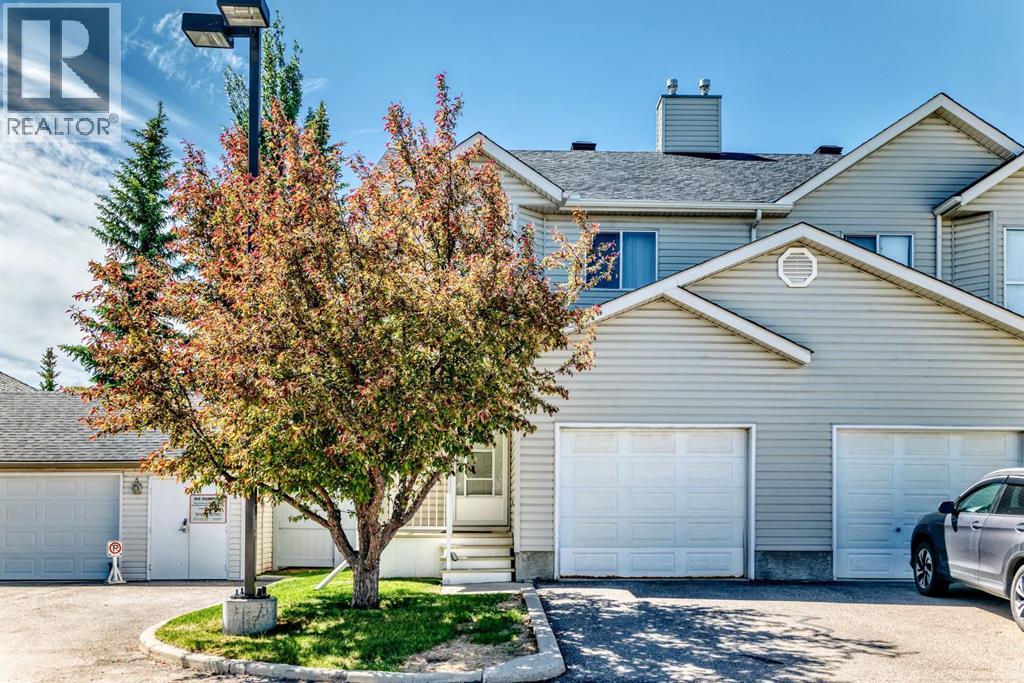 325 Mt Douglas Manor SE - 1