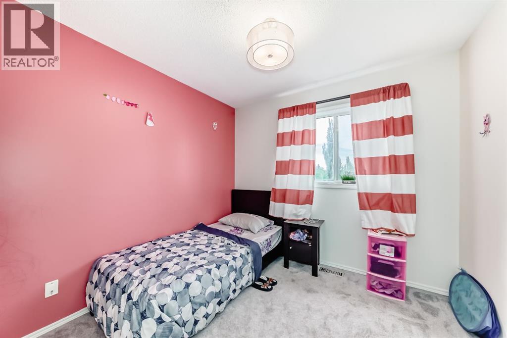 325 Mt Douglas Manor SE - 17