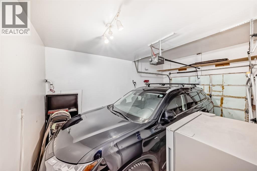 325 Mt Douglas Manor SE - 30
