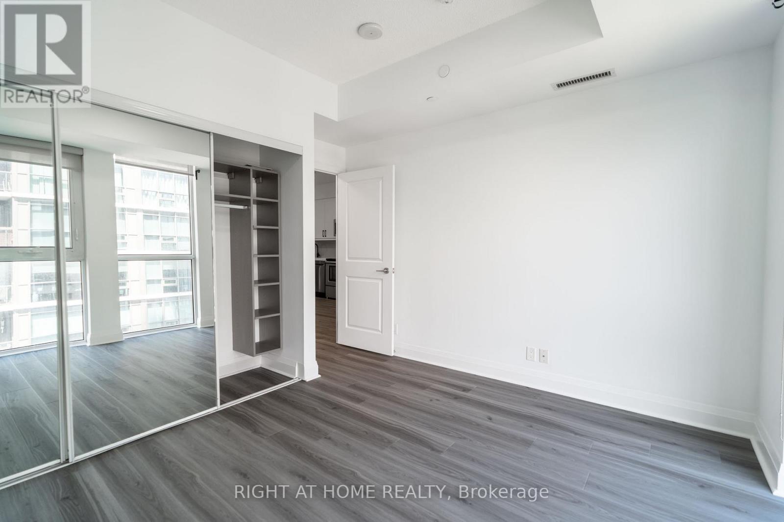 #901 15 ZORRA STREET - 21