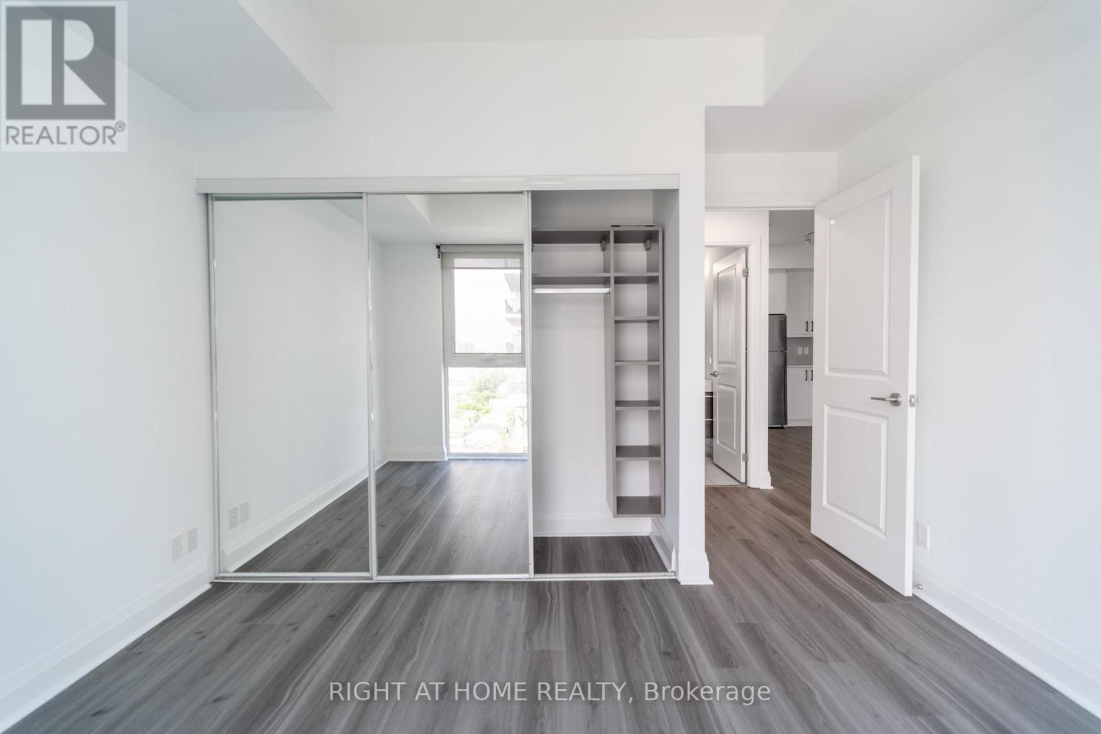 #901 15 ZORRA STREET - 22