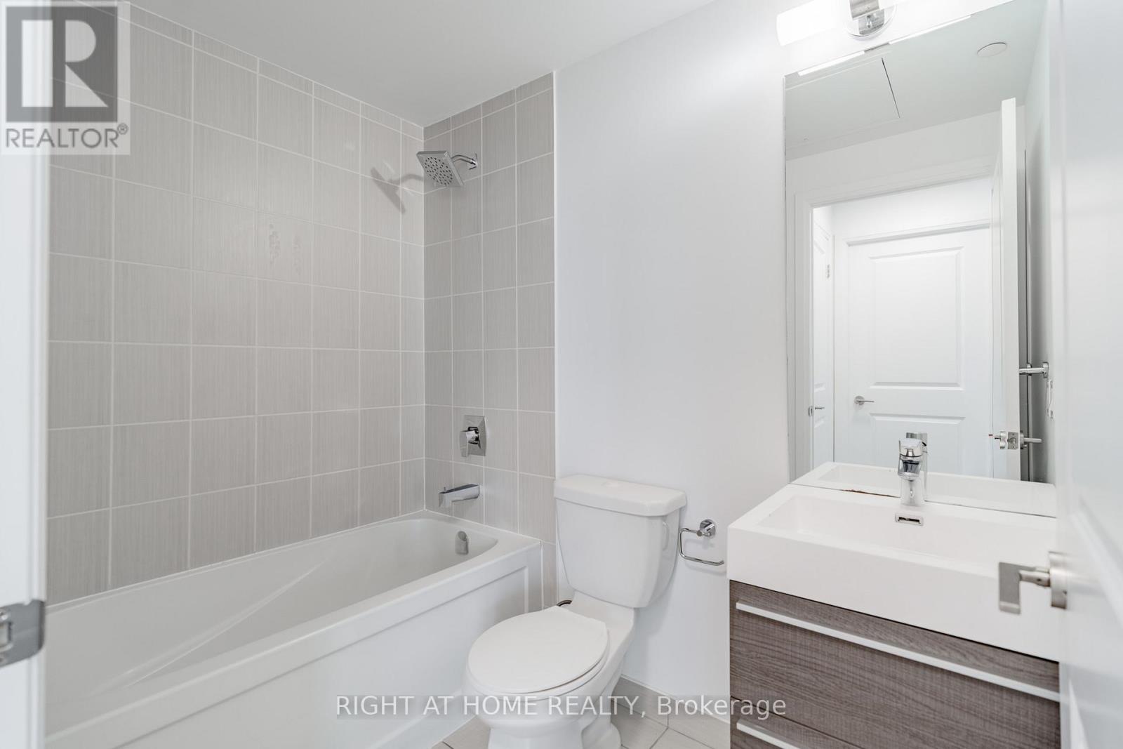 #901 15 ZORRA STREET - 23