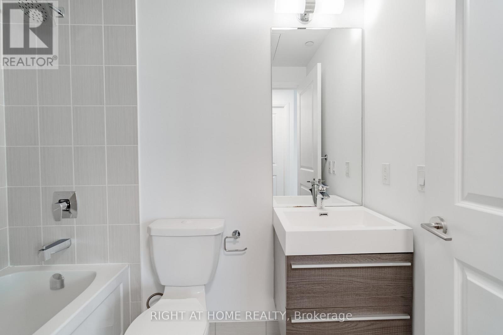 #901 15 ZORRA STREET - 25