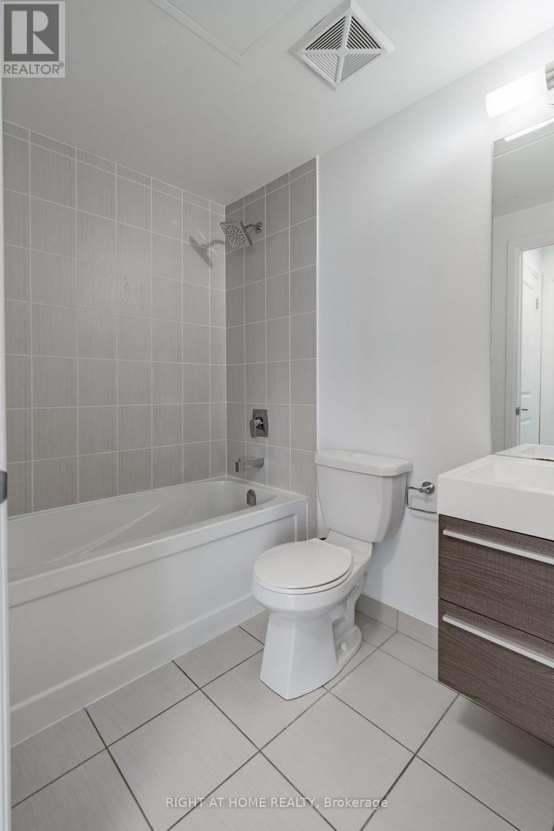 #901 15 ZORRA STREET - 26