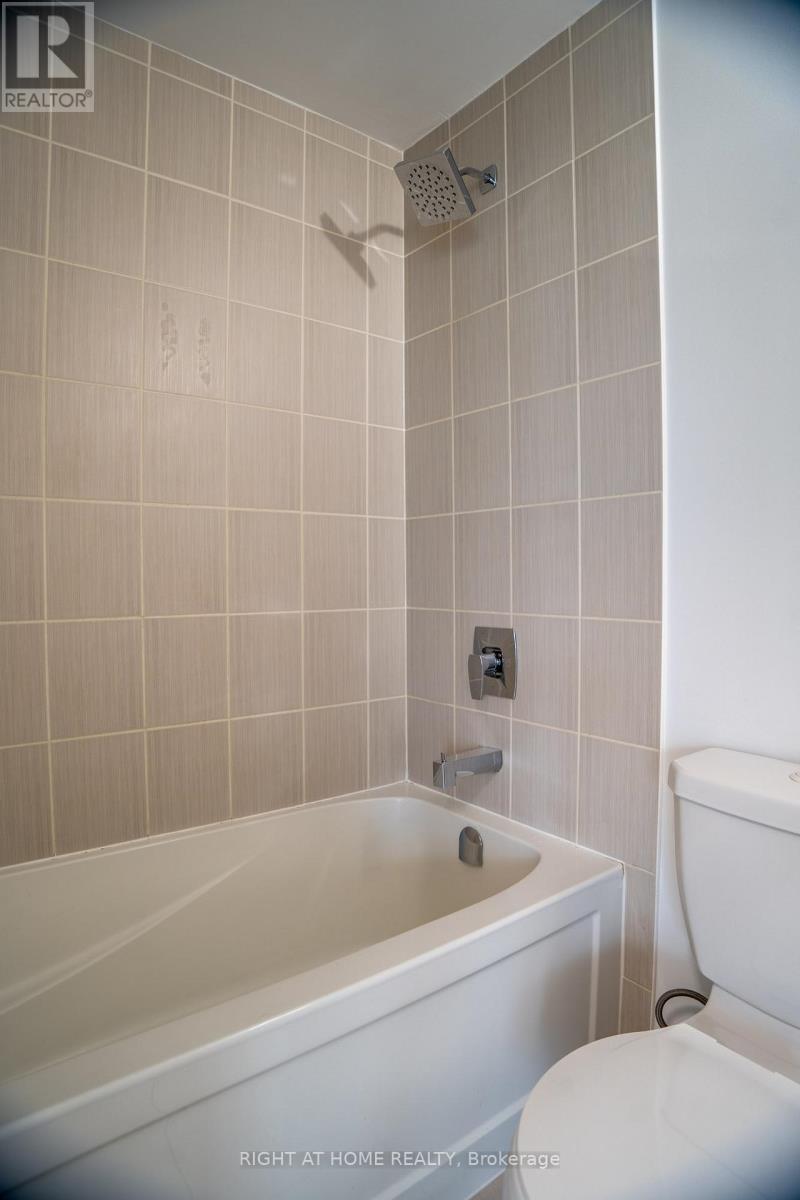 #901 15 ZORRA STREET - 27