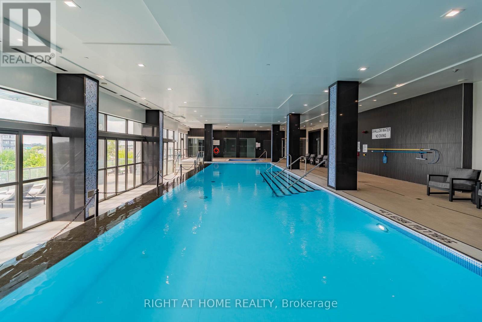 #901 15 ZORRA STREET - 43