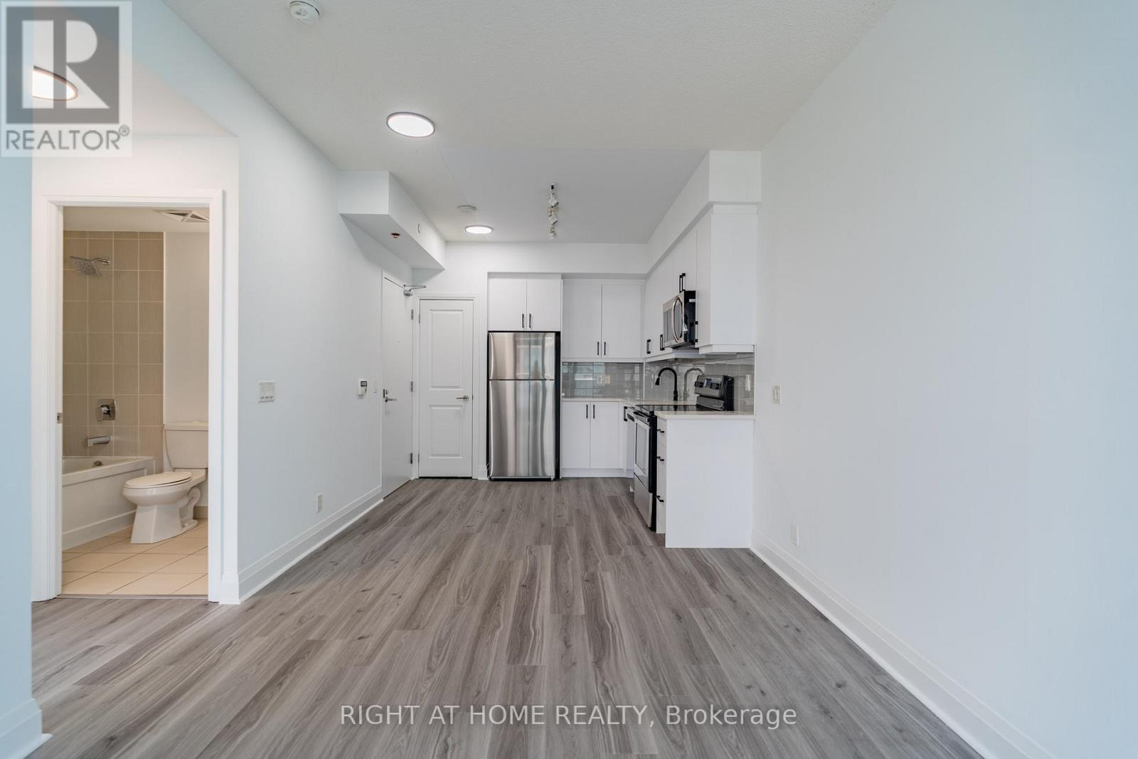 #901 15 ZORRA STREET - 8