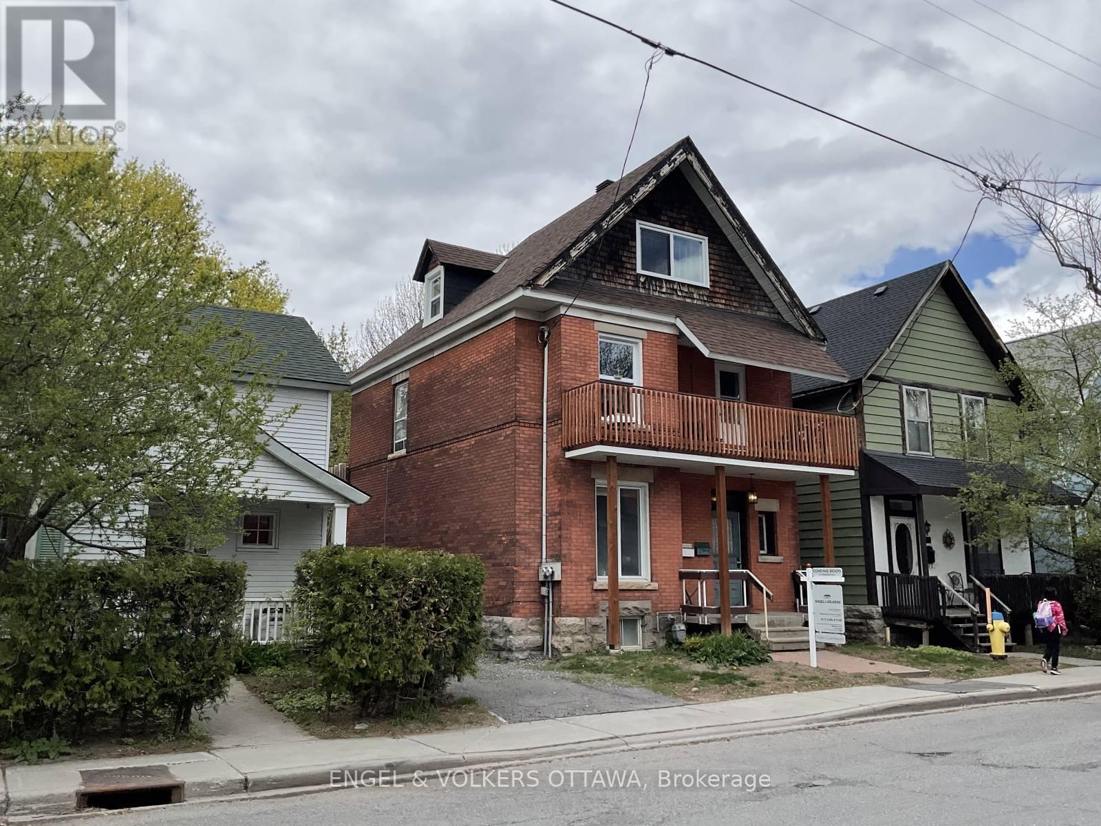 85 WAVERLEY STREET E - 1