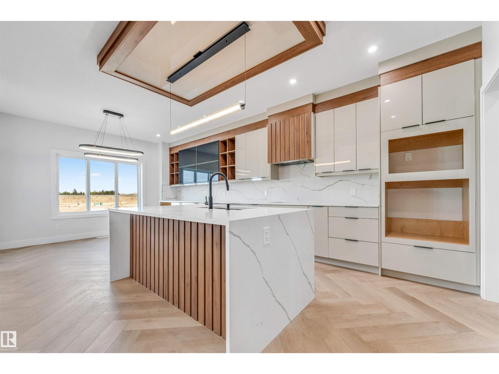 6013 19 ST NE - 10