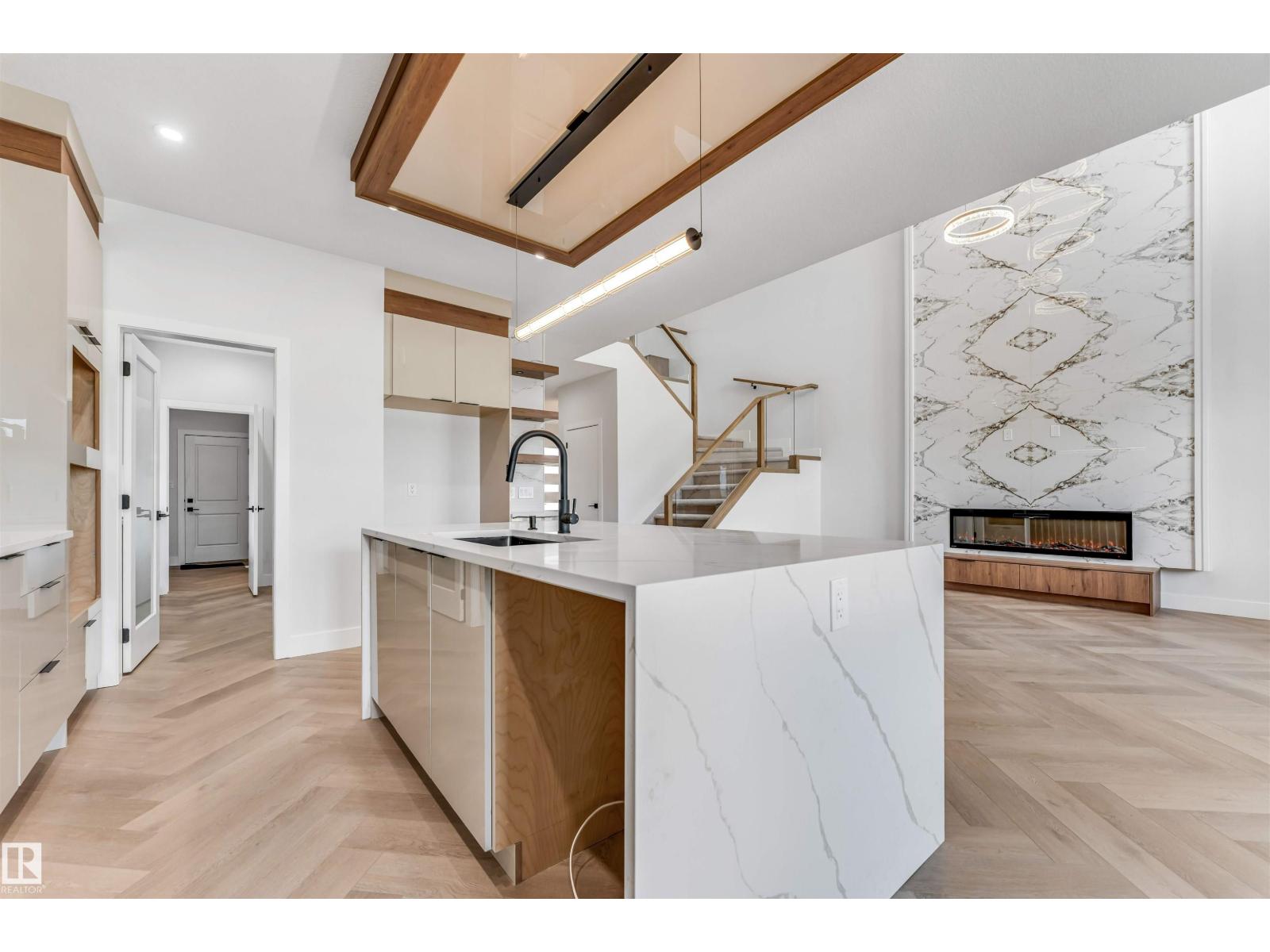 6013 19 ST NE - 12