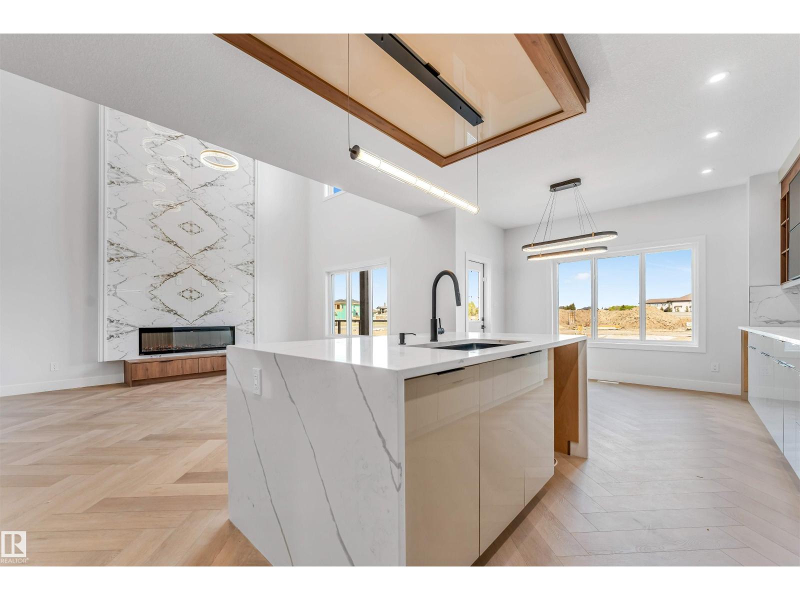6013 19 ST NE - 13