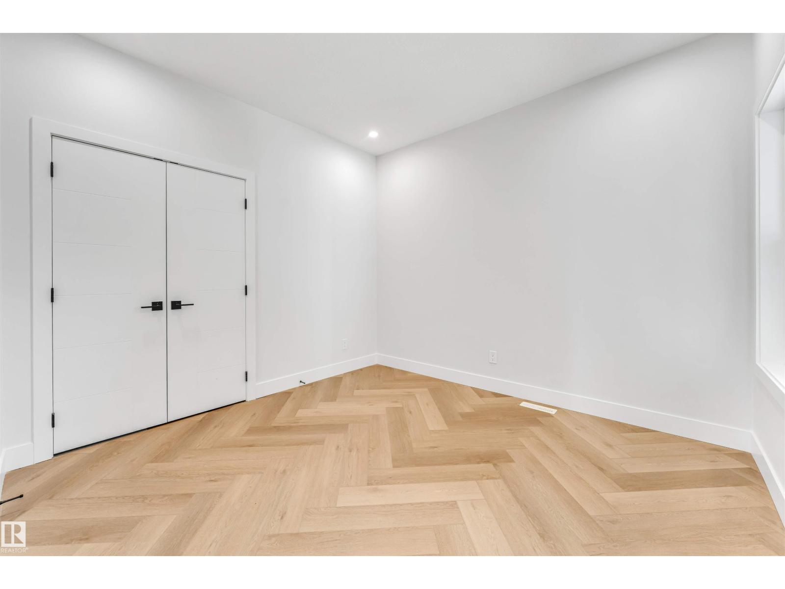 6013 19 ST NE - 18