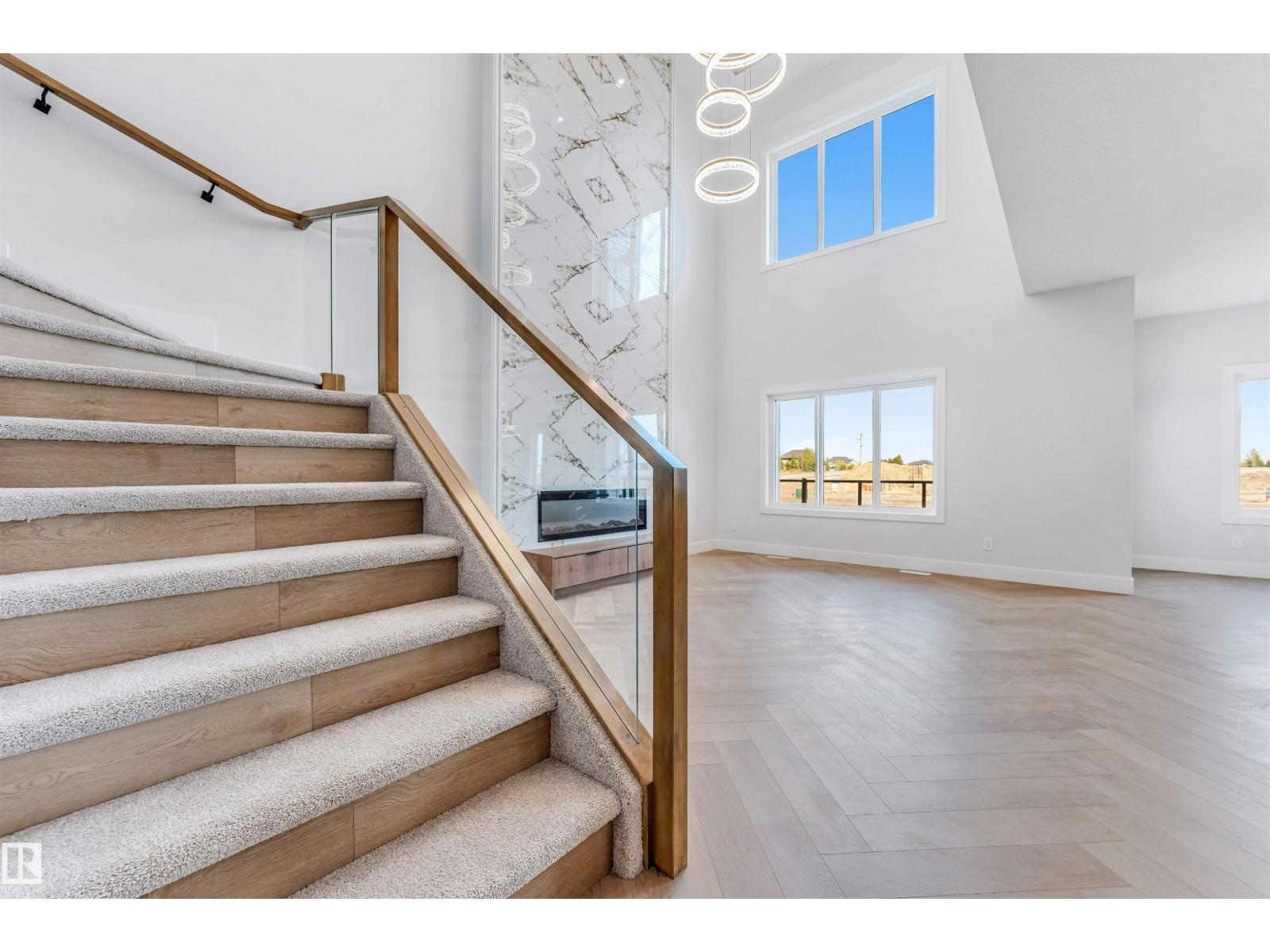 6013 19 ST NE - 23