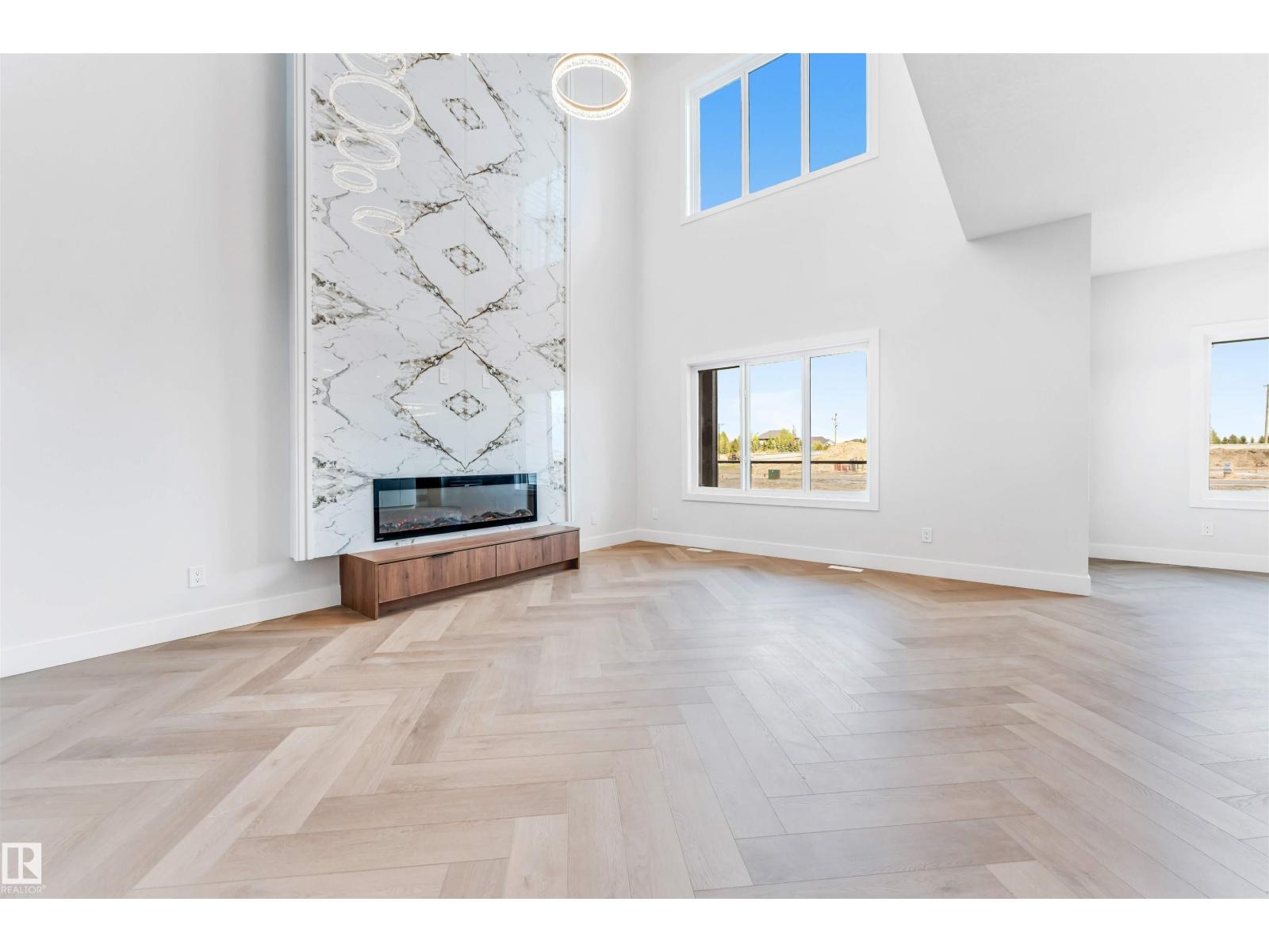 6013 19 ST NE - 24