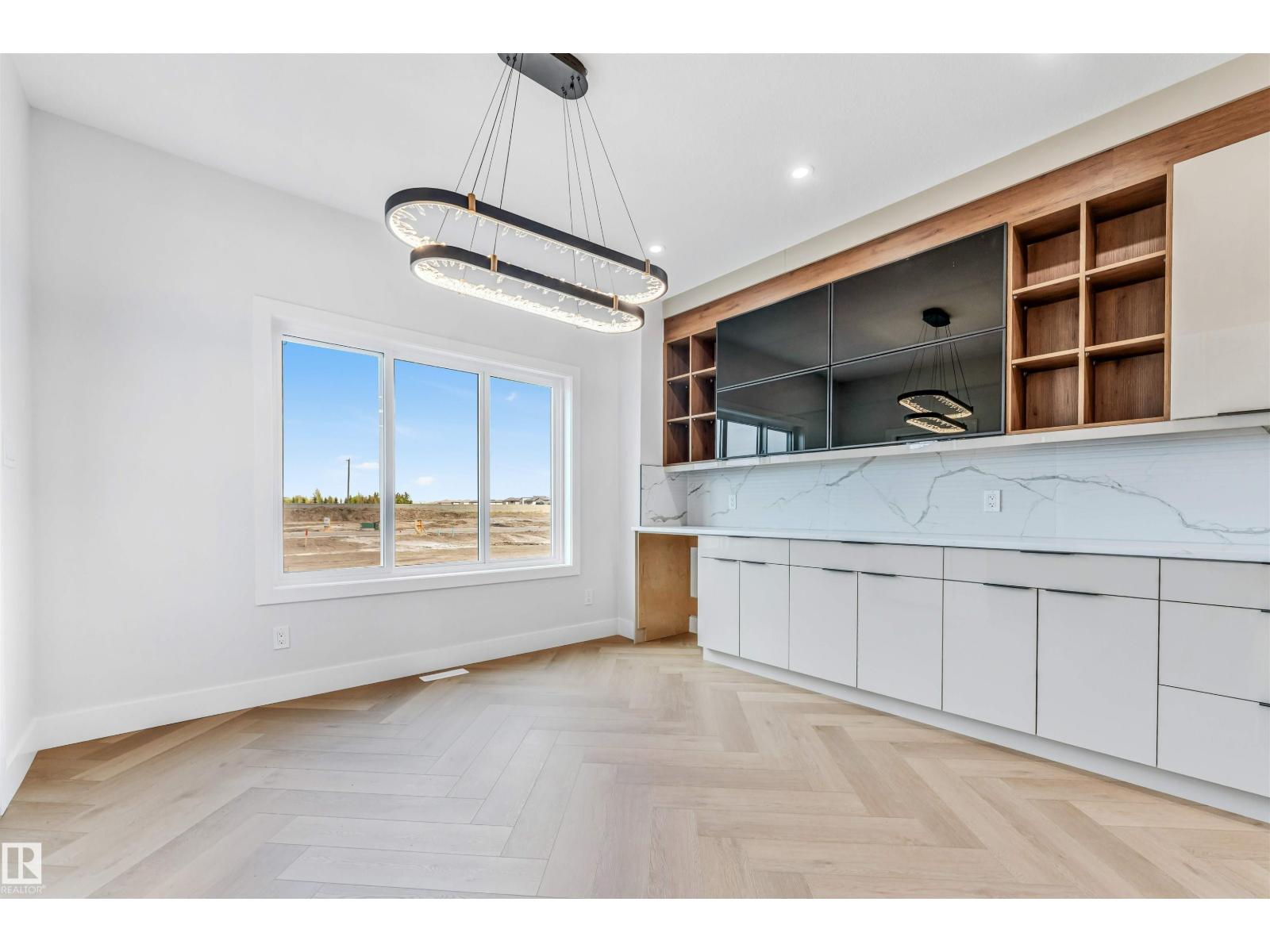 6013 19 ST NE - 5