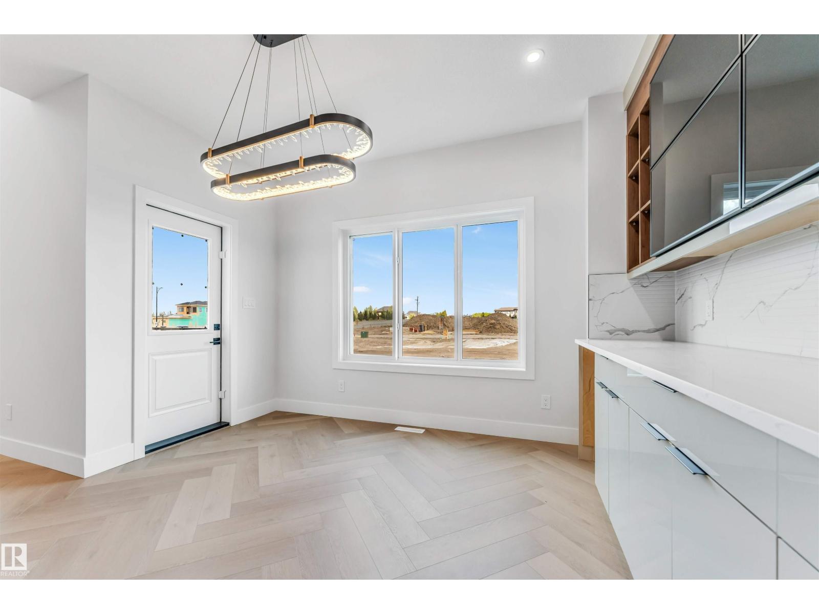 6013 19 ST NE - 6
