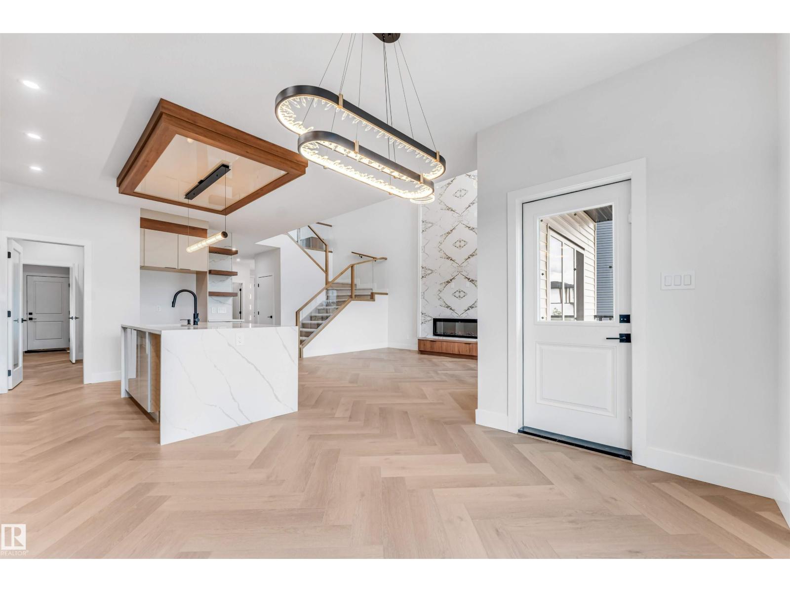 6013 19 ST NE - 7