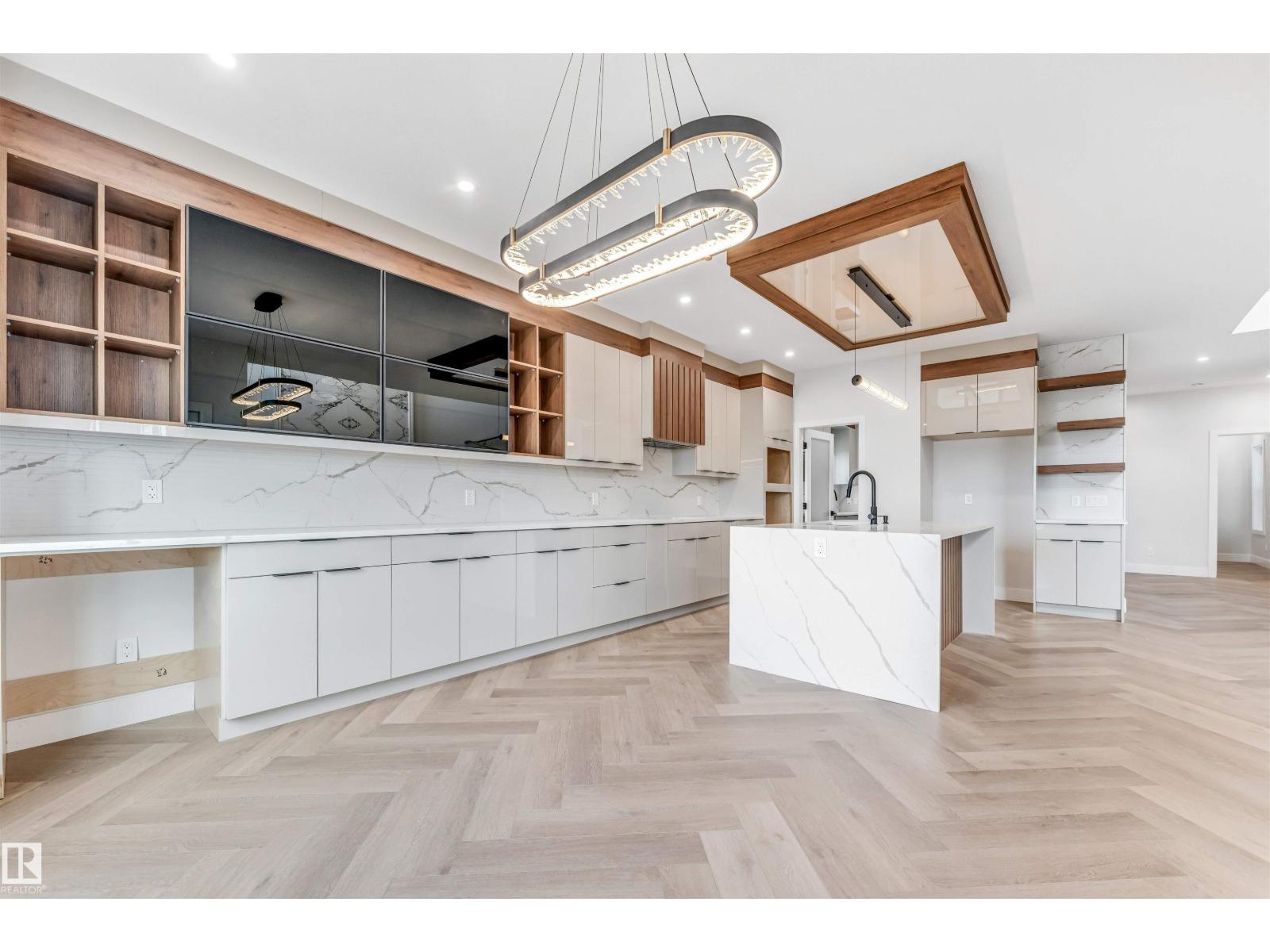 6013 19 ST NE - 8